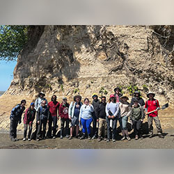 UH Geology Students and Professors Study Sedimentary Facies in Washington